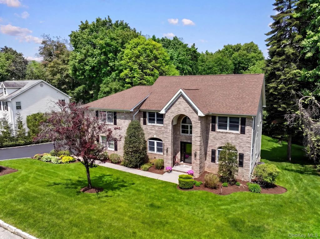 8 Drake Lane, White Plains