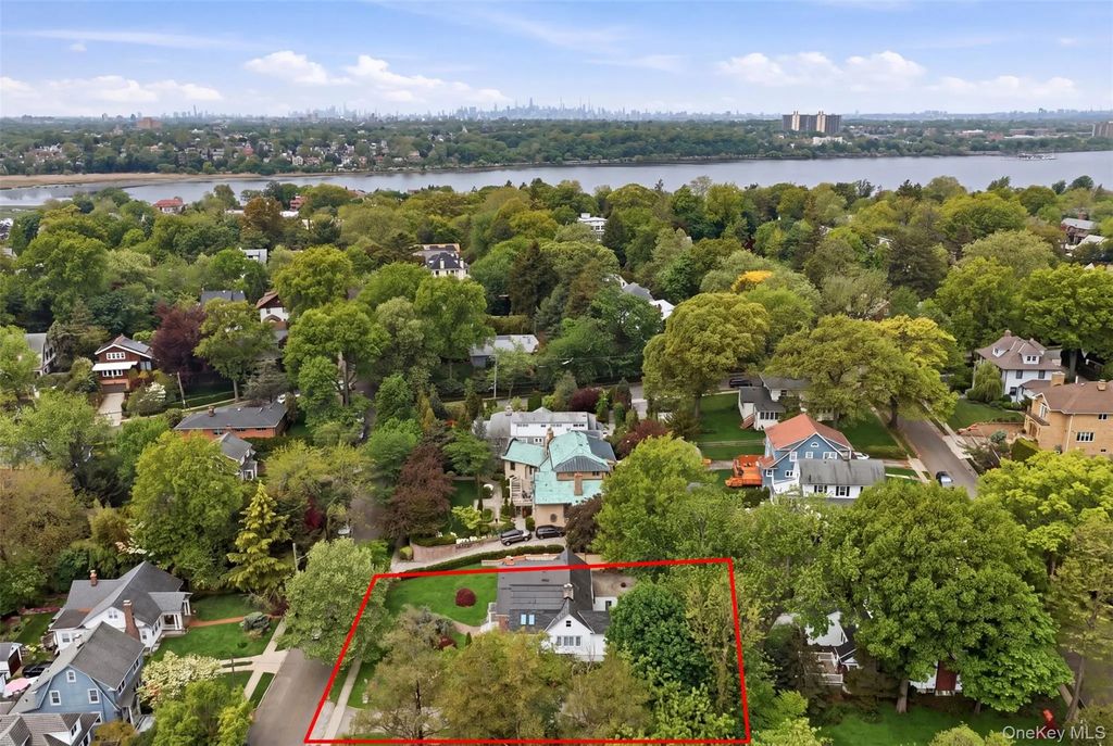 319 38th Road, Douglaston