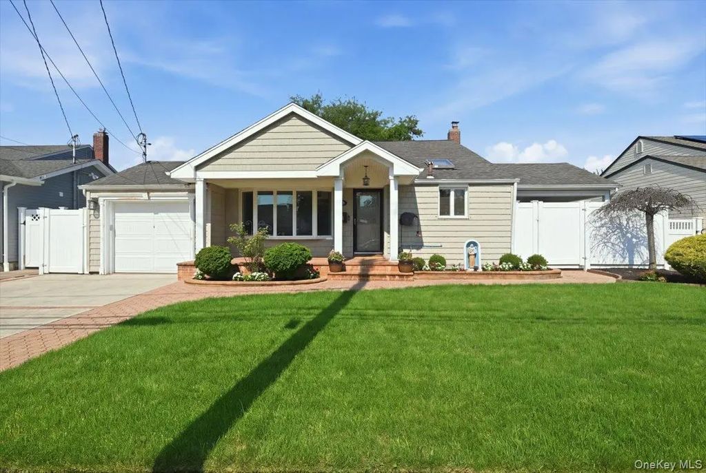 220 Eastlake Avenue, Massapequa Park