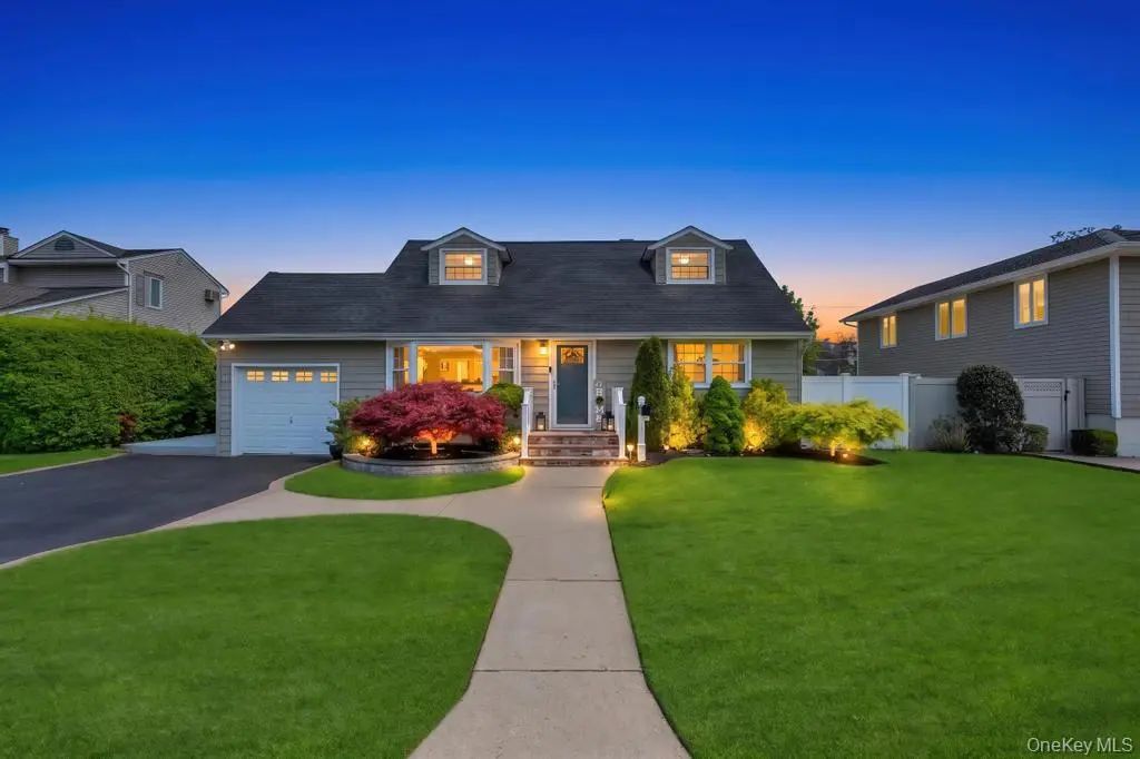 33 Peachtree Lane, Hicksville