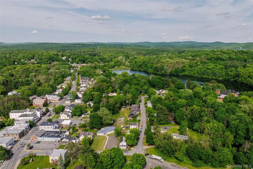 7 Canal Street, Claverack