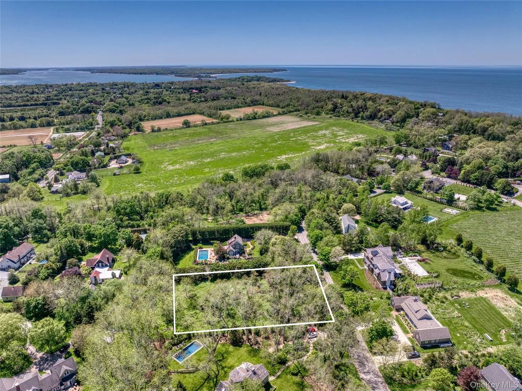 405 Hillcrest Drive, Orient