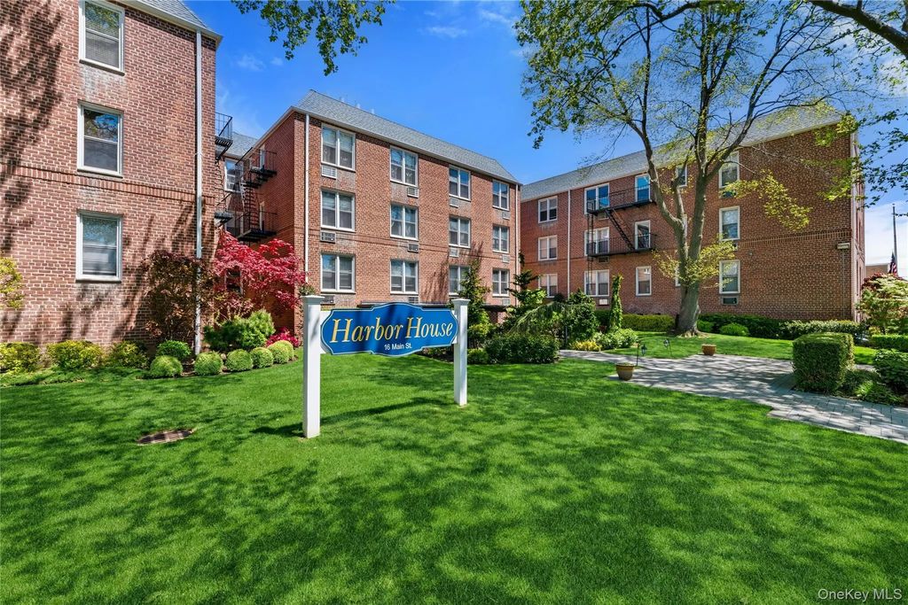 16 Main Street # 2k, East Rockaway
