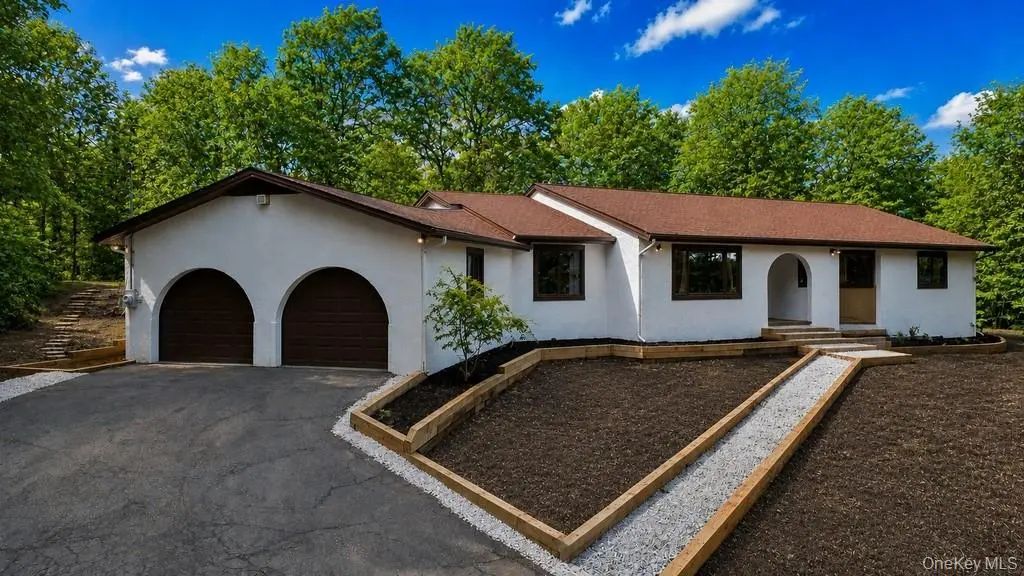 18 Hillside View Road, Mahopac
