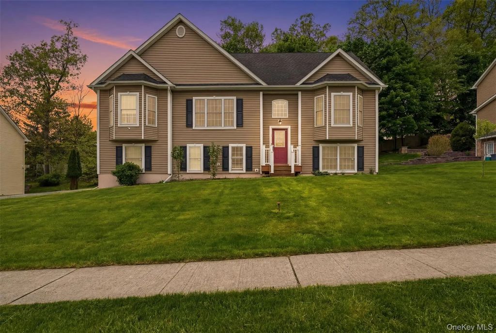 10 Village Gate Way, Monroe
