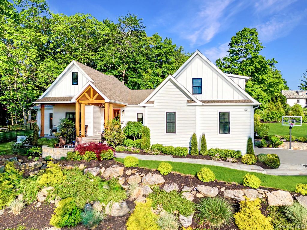 40 Hamilton Drive, Chappaqua