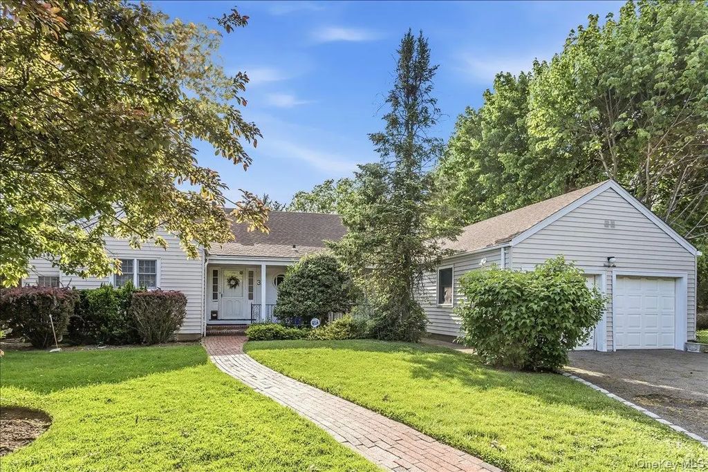 36 Roosevelt Place, Rockville Centre