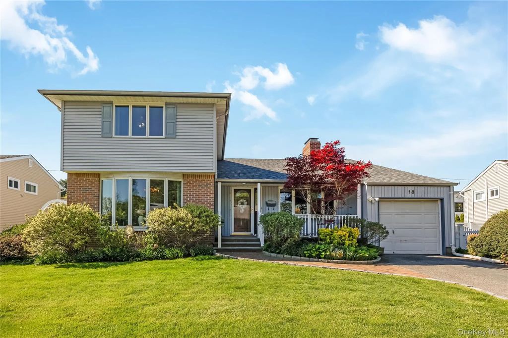 18 Tacoma Lane, Syosset