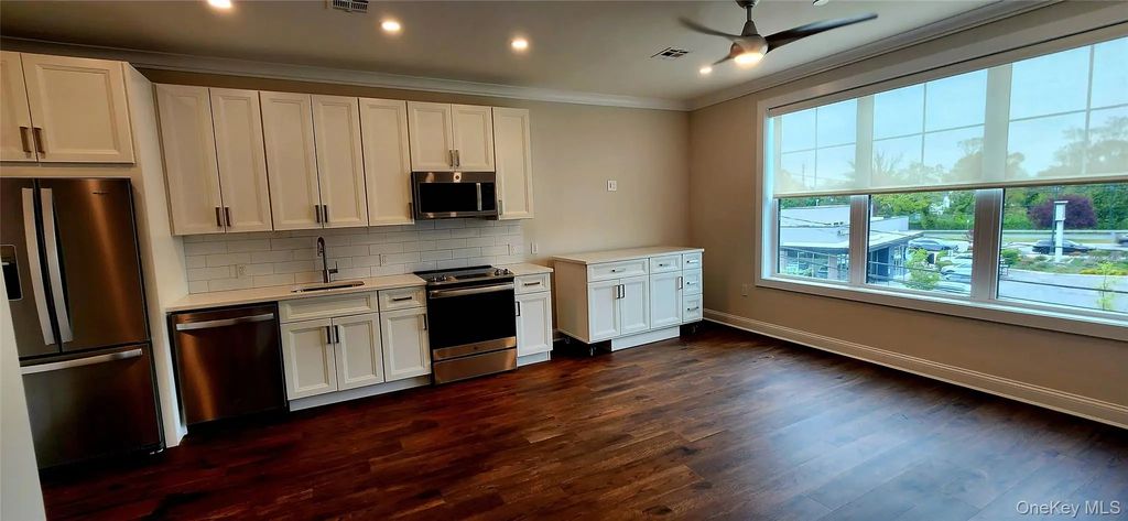 5 Freer Street 306, Lynbrook