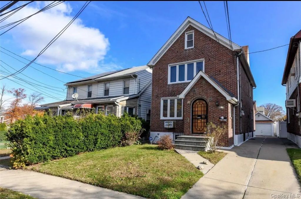 8259 172nd Street, Jamaica Hills