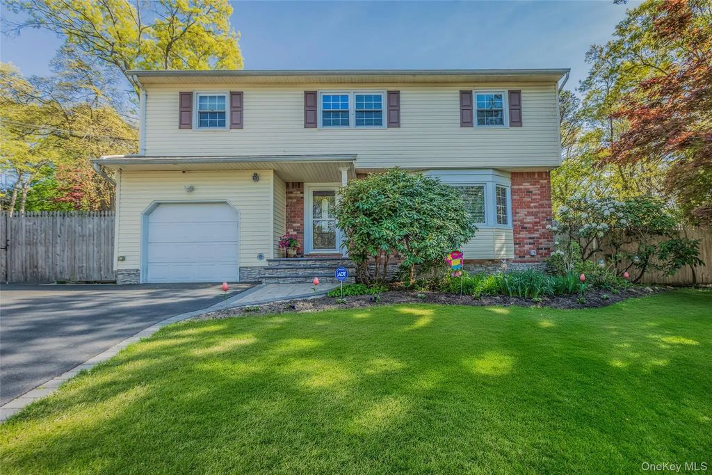 4220 Express Drive S, Ronkonkoma