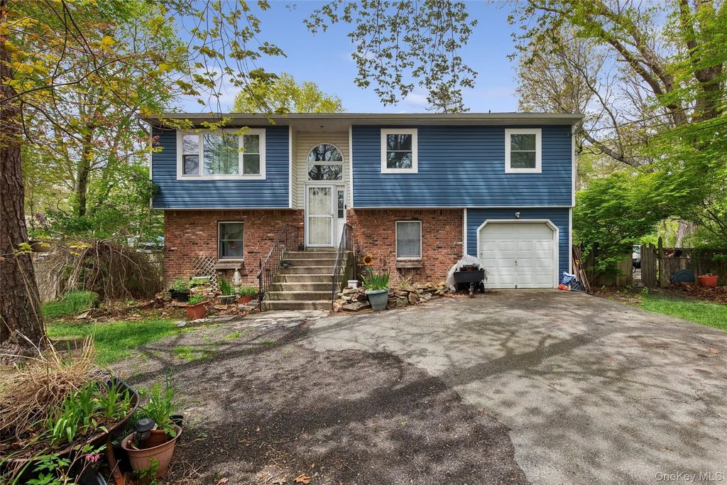64 Giant Oak Road, Ridge