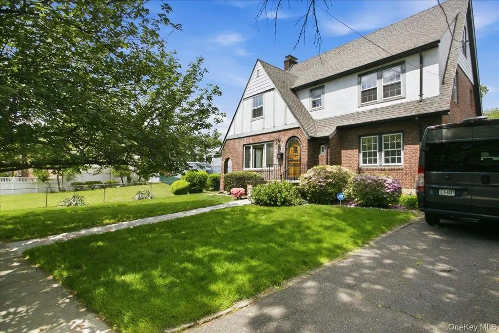 57 Ashton Road, Yonkers