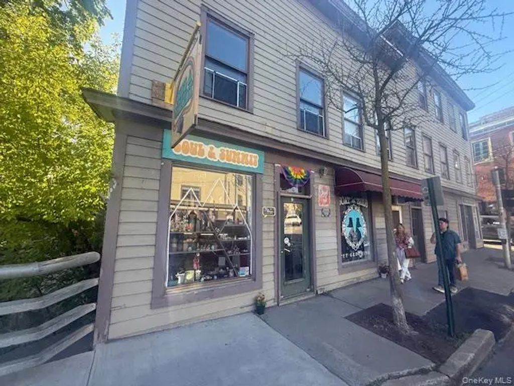 9 Main Street, Warwick