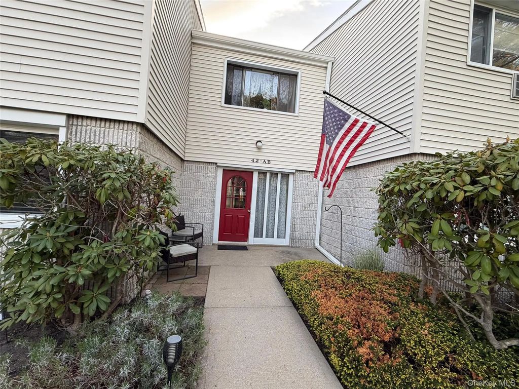 42 Richmond Boulevard # 1b, Ronkonkoma