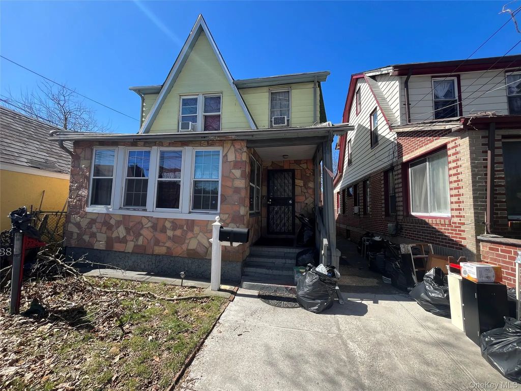 10438 202nd Street, Saint Albans