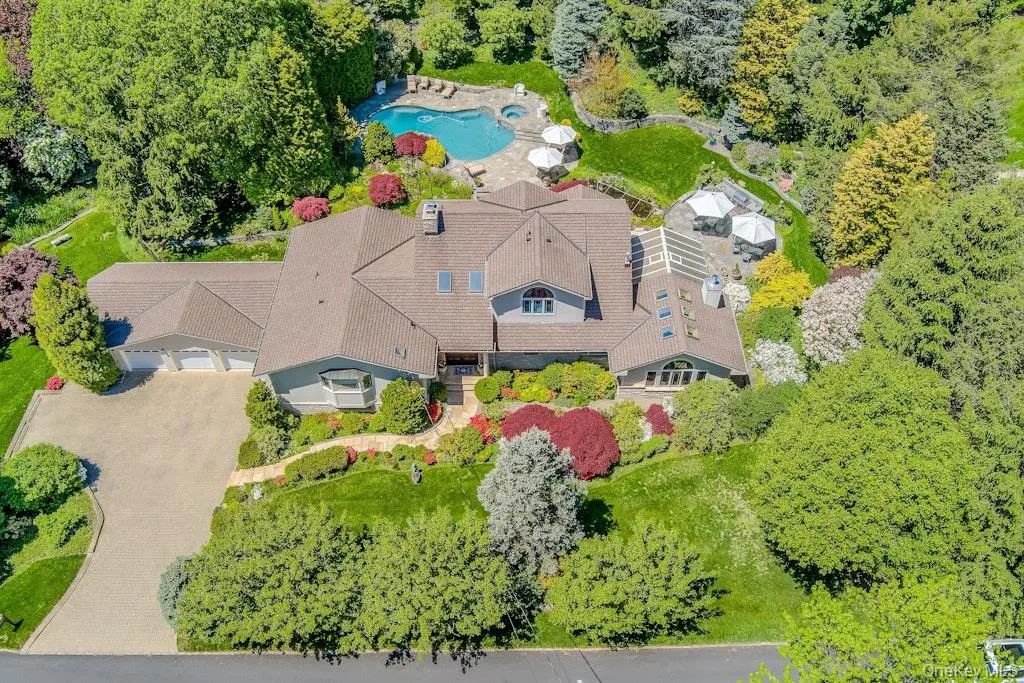 1 Rock Hill Lane, Scarsdale