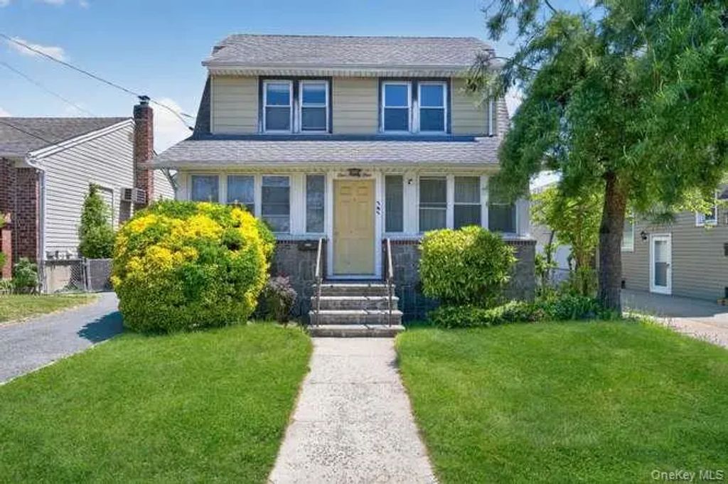 191 Rockaway Parkway, Valley Stream