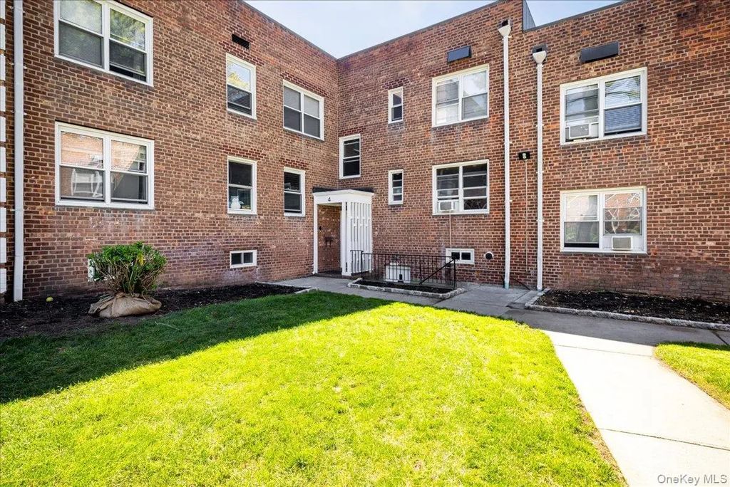 4 Edwards 2f, Roslyn Heights
