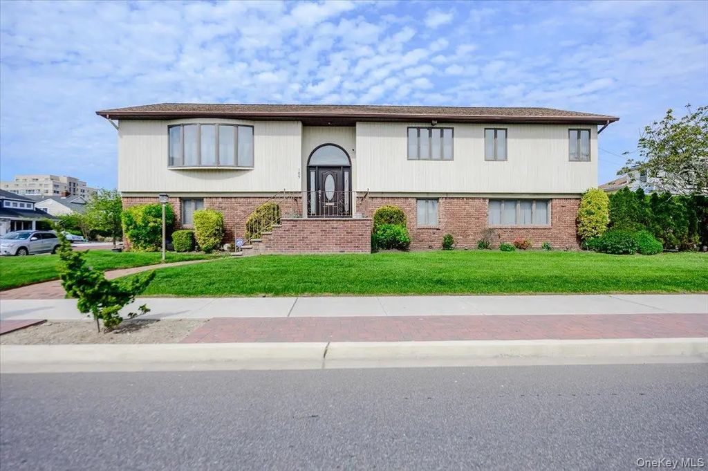 159 National Boulevard, Long Beach