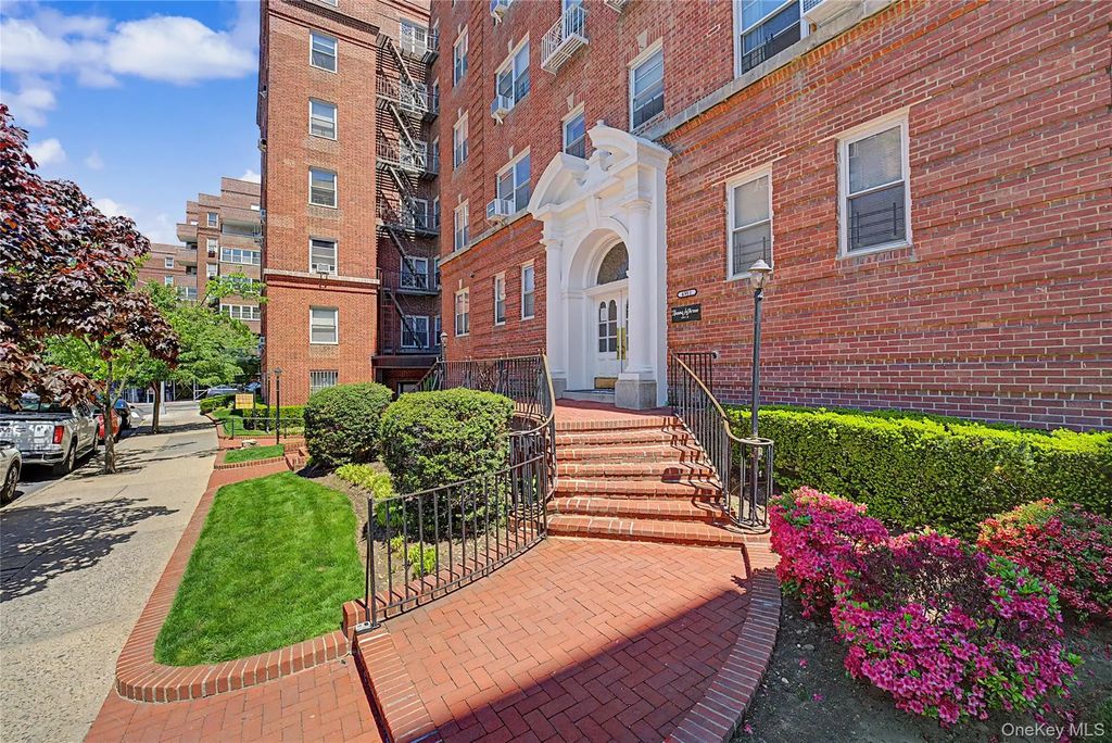 69-11 Yellowstone Boulevard # A4, Forest Hills