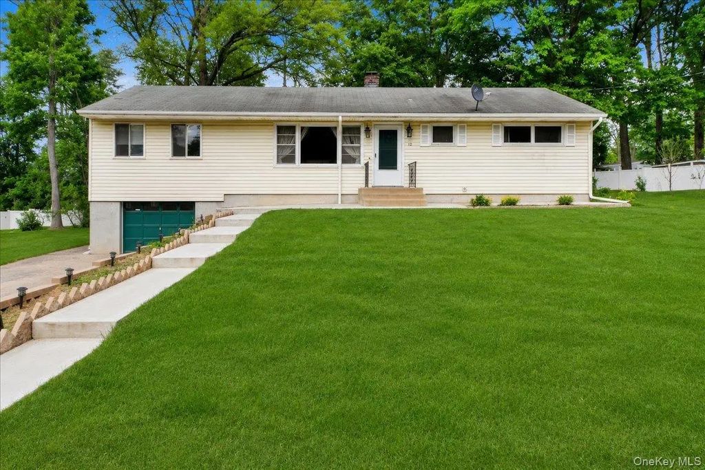 12 Elizabeth Lane, New Windsor