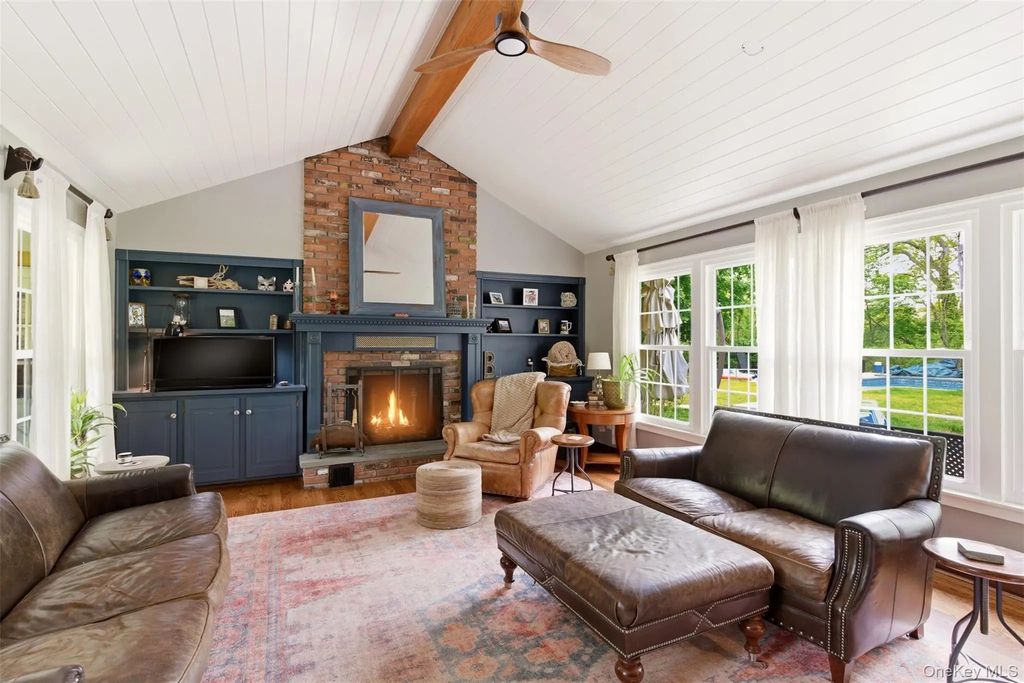 32 Timberline Drive, Huntington