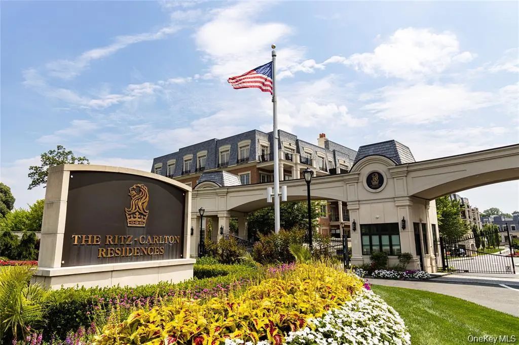 6000 Royal Court # 6202, North Hills
