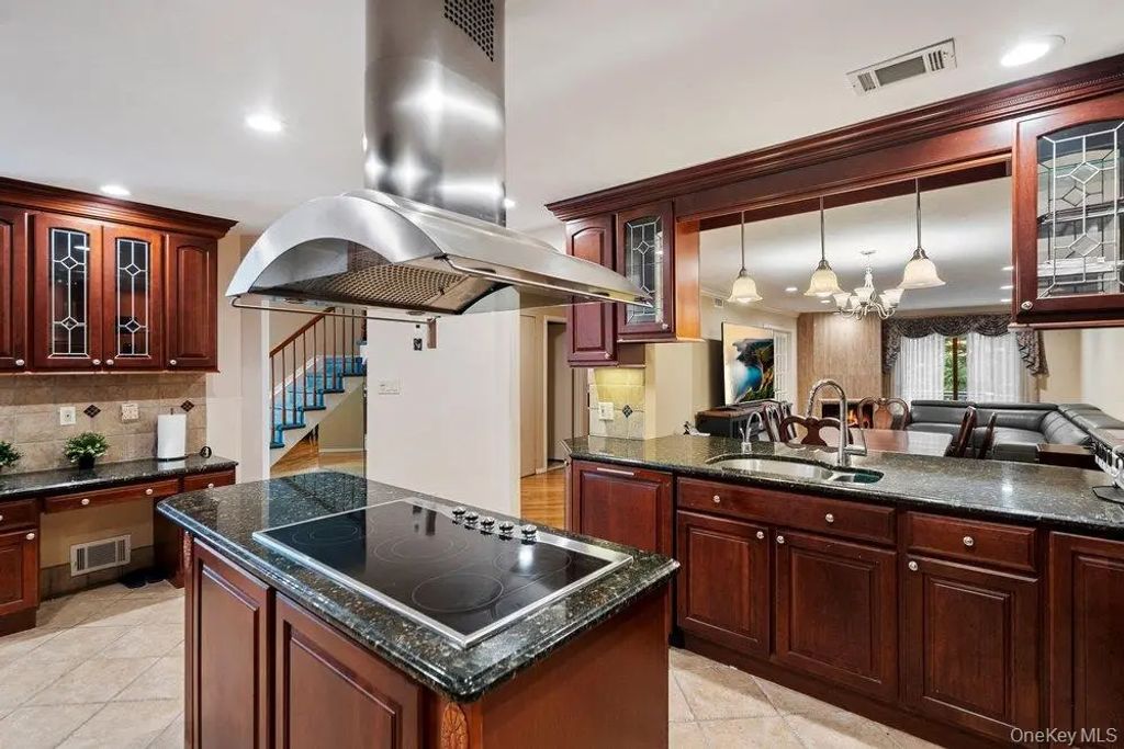 109 Foxwood Drive, Jericho