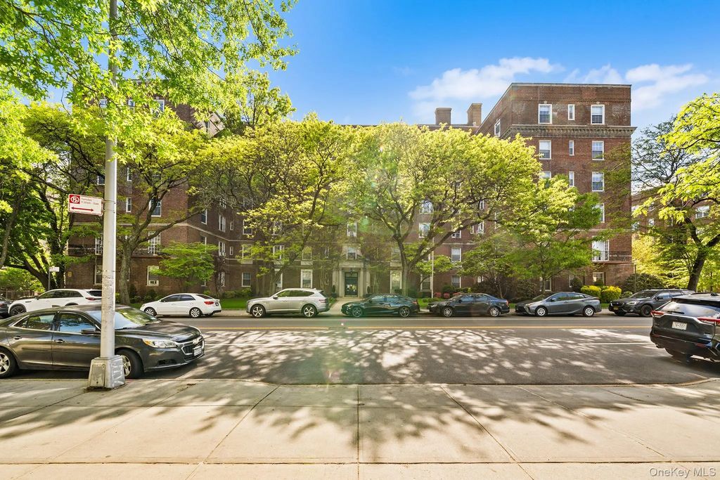 68-10 108th Street # 1d, Forest Hills