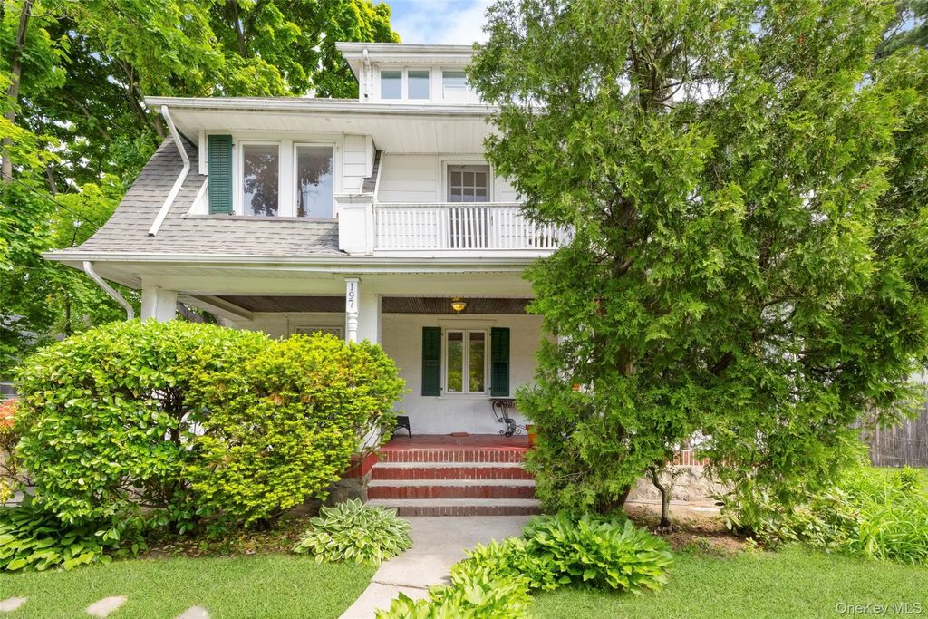 197 Coligni Avenue, New Rochelle