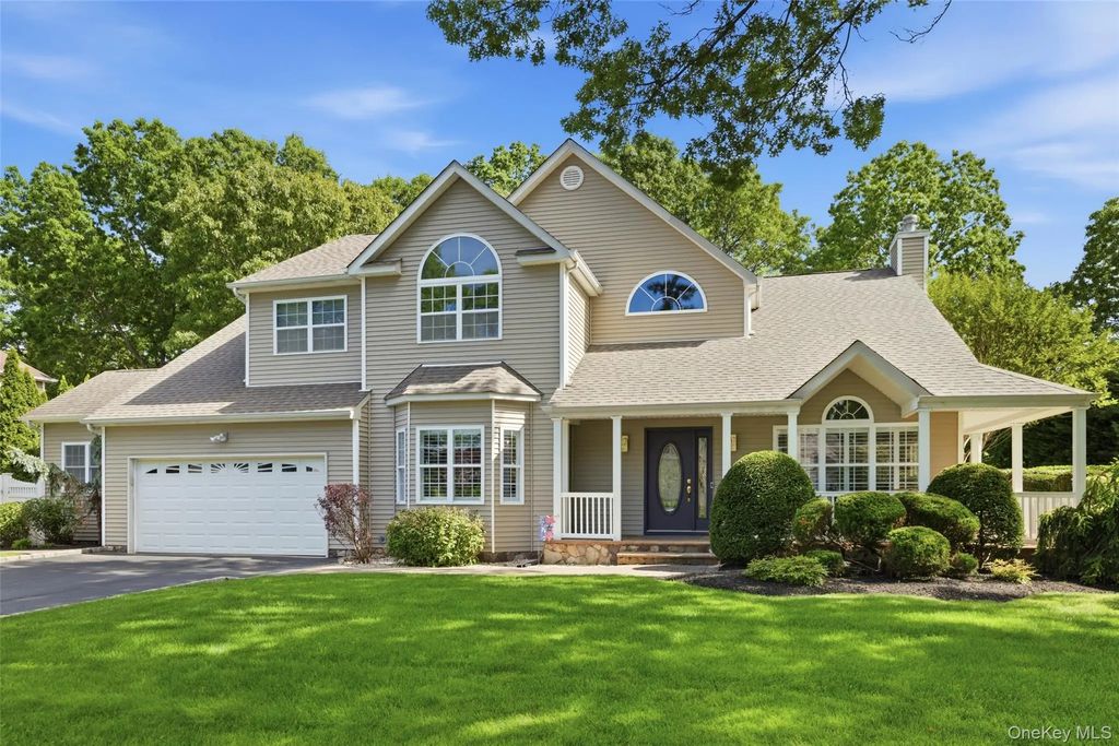 10 Cayla Lane, Port Jefferson Station