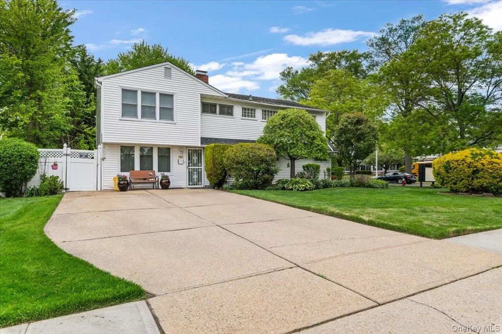 57 Meeting Lane, Hicksville