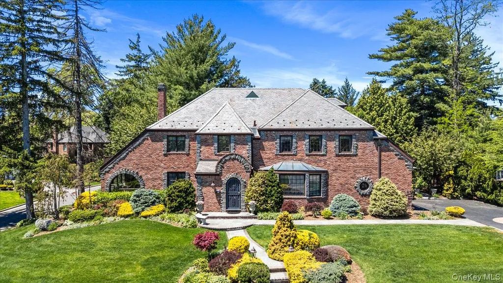 79 Aldershot Lane, Manhasset