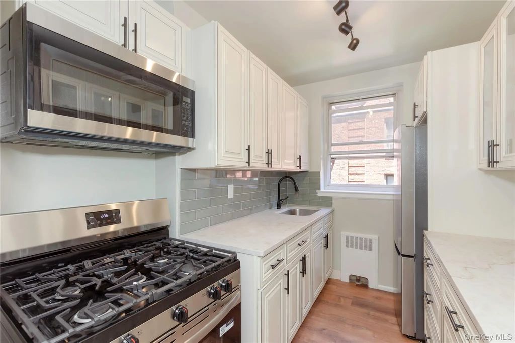 12 Westchester Avenue # 4h, White Plains