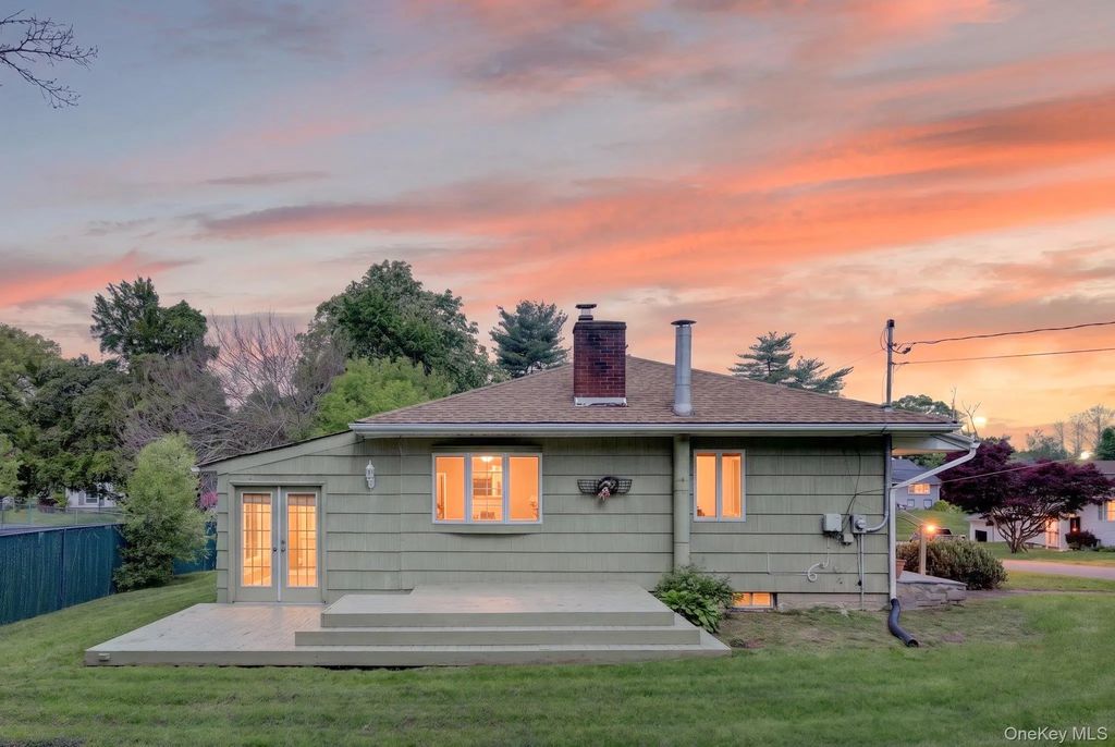 21 Stonecrest Drive, New Windsor