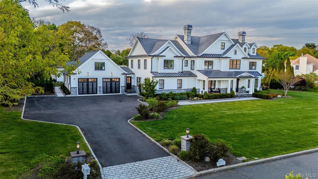 5 Dupont Court, Dix Hills