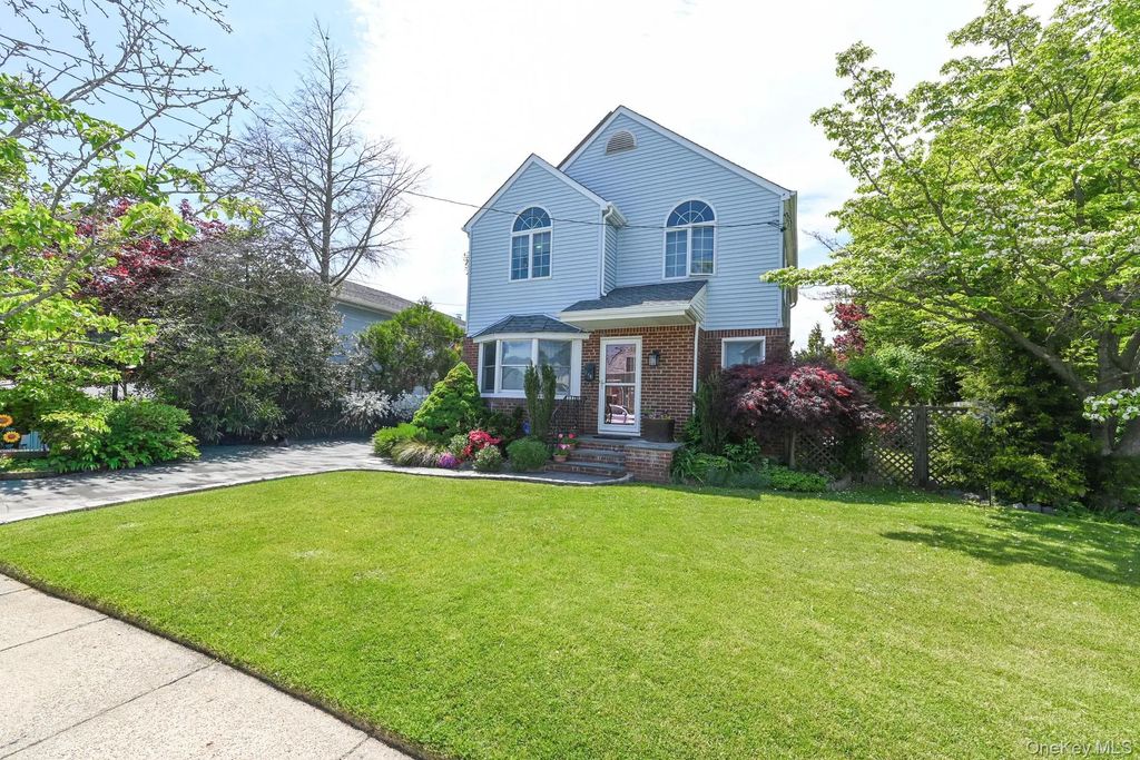 248 Fendale Street, Franklin Square