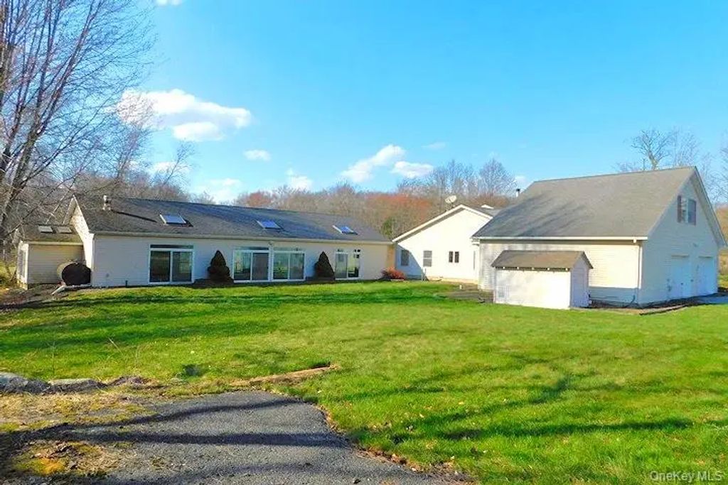 1036 Benjamin Van Keuren Drive, Pine Bush