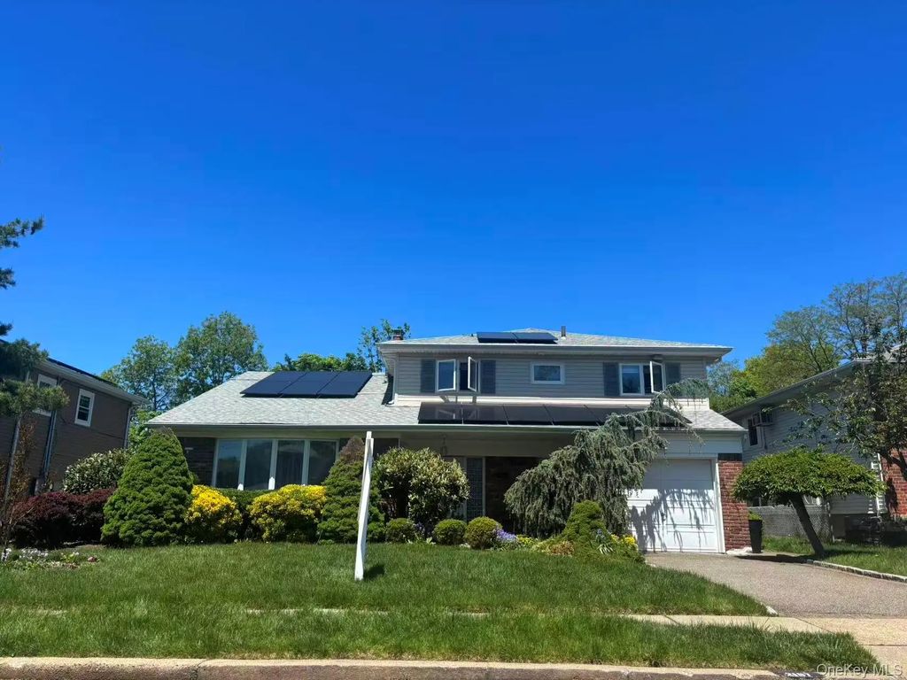 2187 Clover Court, East Meadow