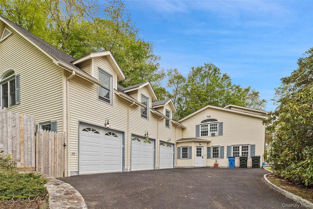 2 Watergate Drive, Amawalk