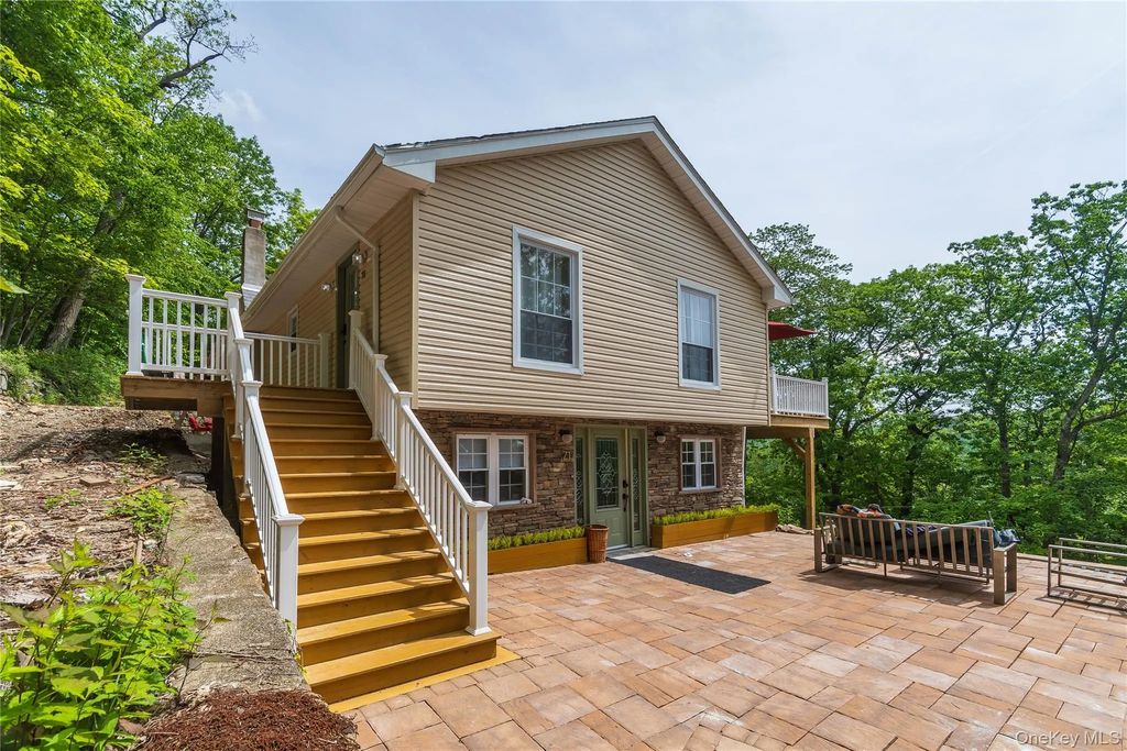 71 Deer Trail N, Greenwood Lake