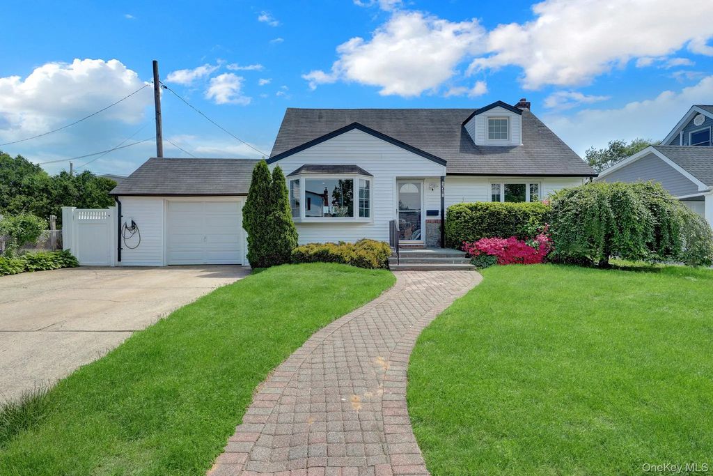 2718 Rowehl Drive, East Meadow