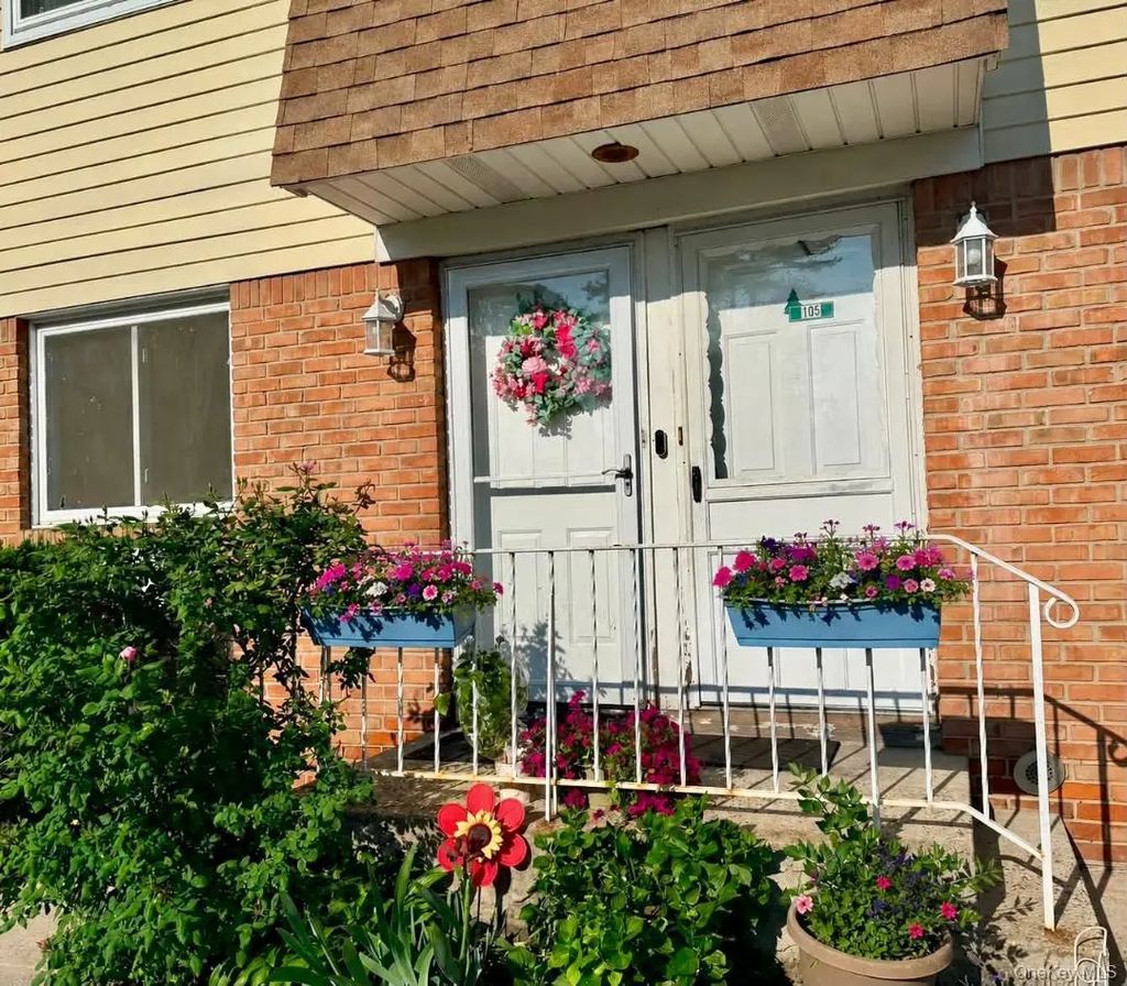 565 Avenue A # 104, Uniondale