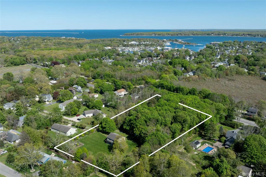427 Sound Road, Greenport