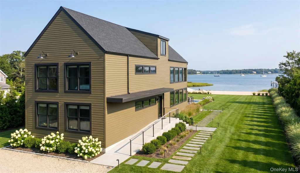36 Pine Avenue, Aquebogue