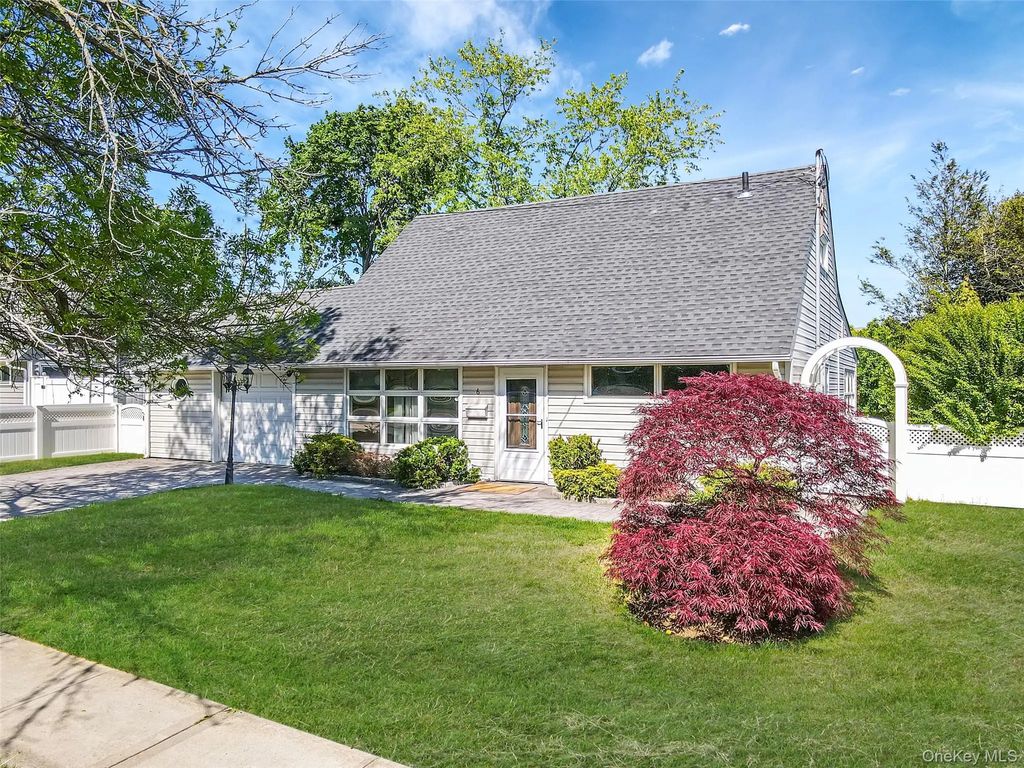 6 Arizona Avenue, Syosset