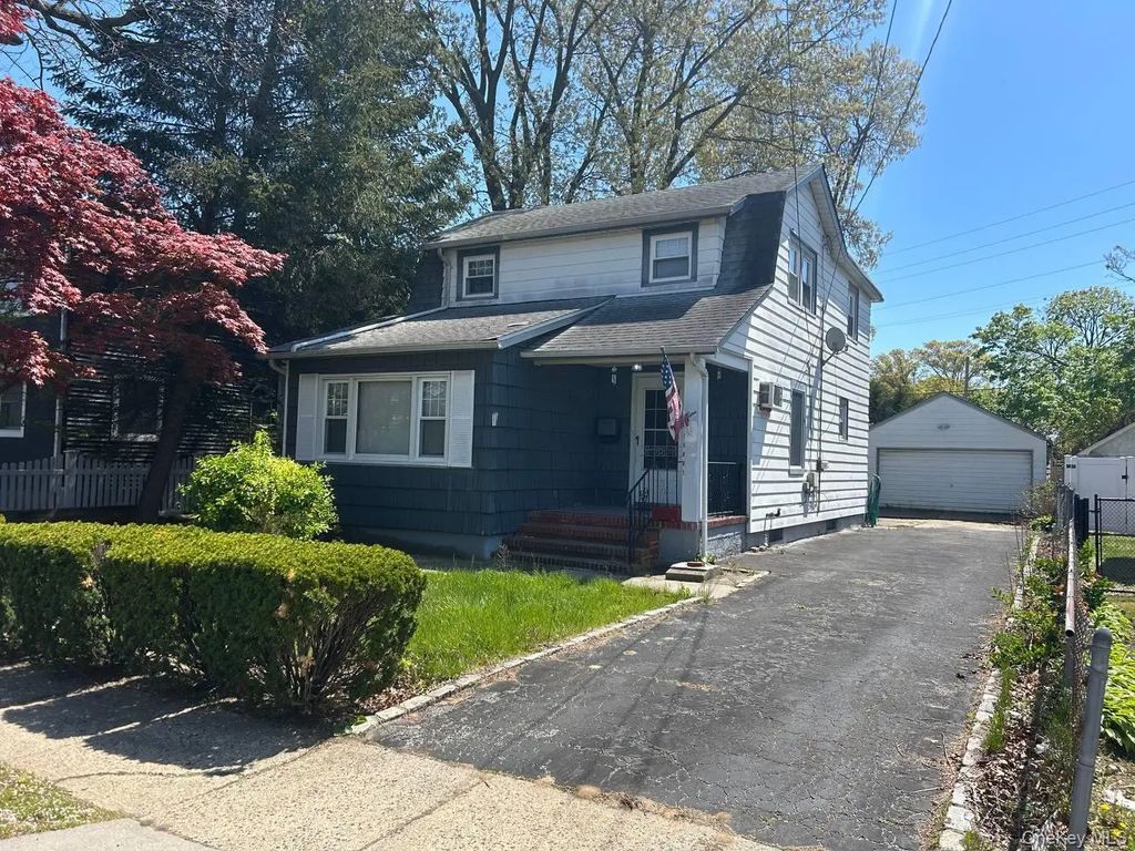 9 Prospect Avenue, East Rockaway