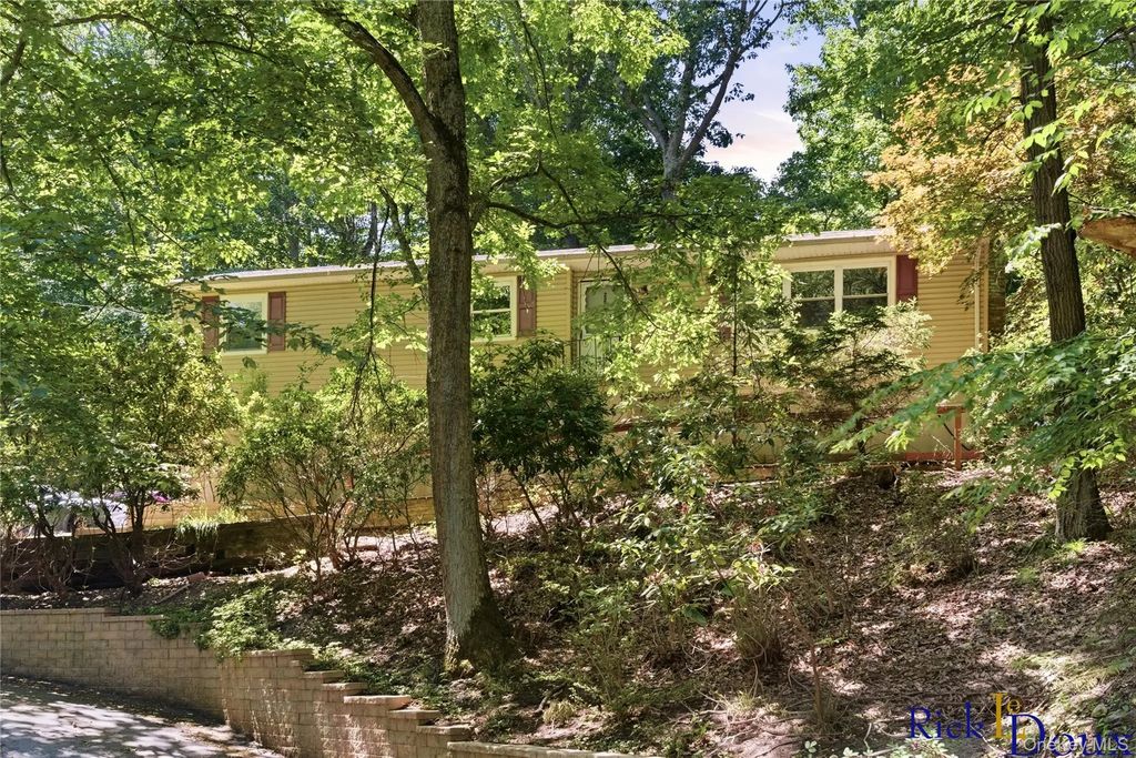 223 Old Post Road, Port Jefferson