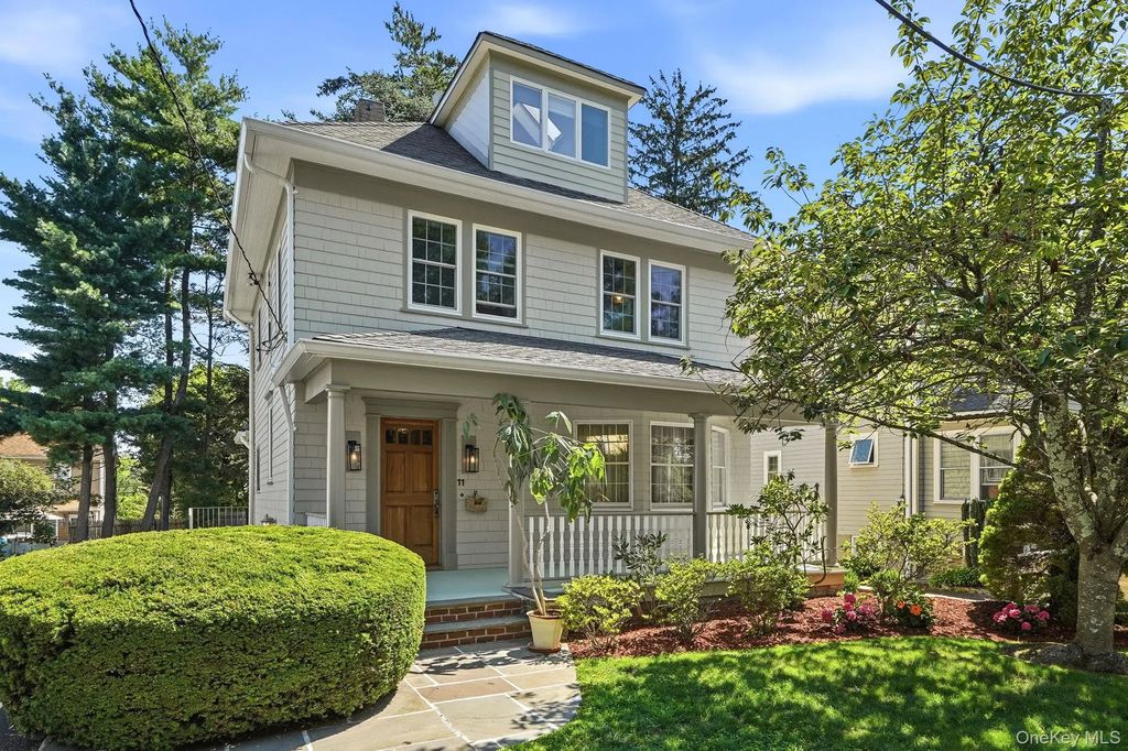 11 Winthrop Avenue, Larchmont
